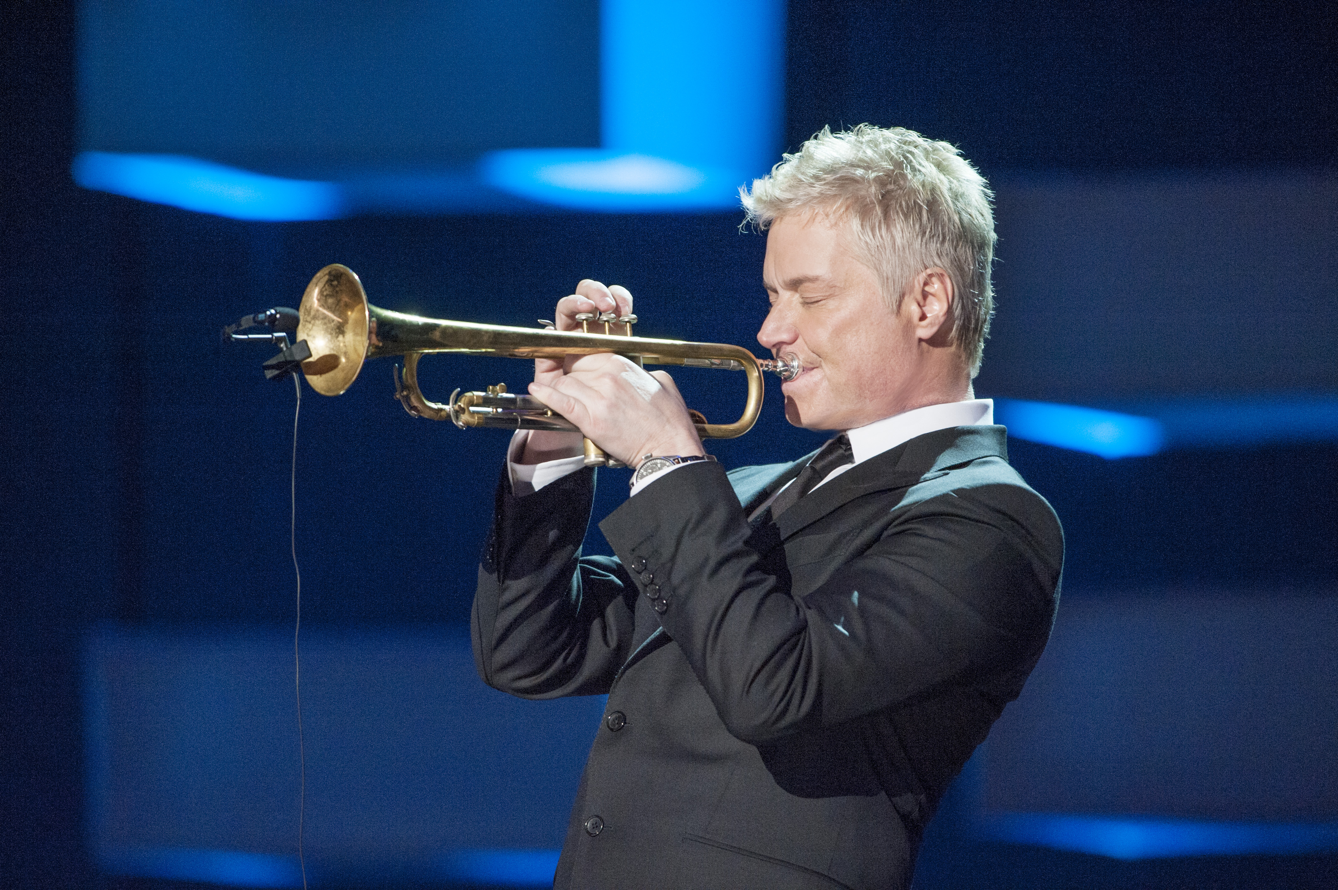 Chris Botti playing live